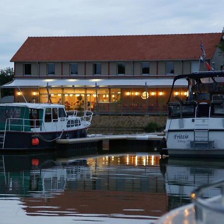 Le Port De Decize Otel Dış mekan fotoğraf