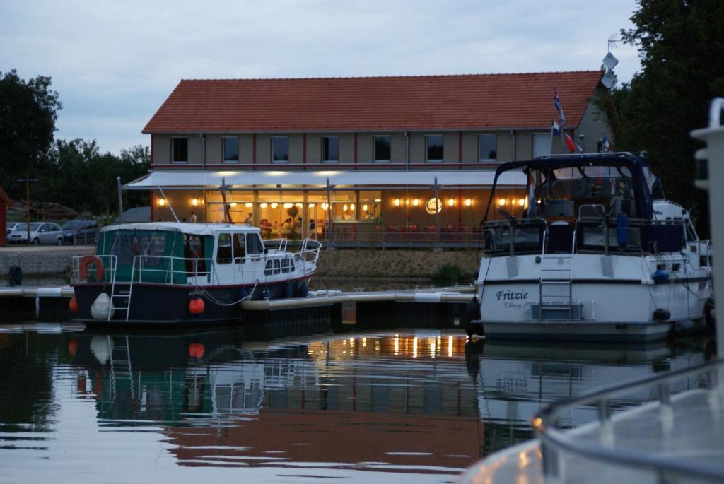 Le Port De Decize Otel Dış mekan fotoğraf